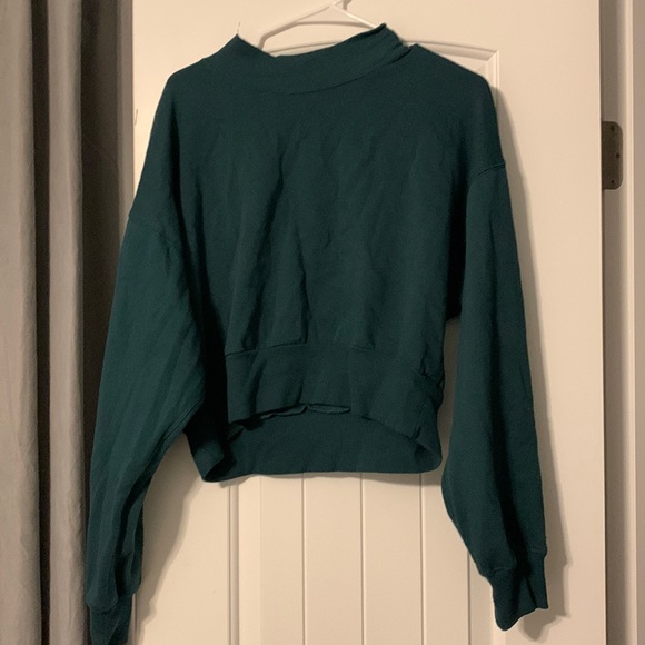 Olive green cropped sweatshirt, never has been worn:) Will negotiate price - Picture 1 of 1